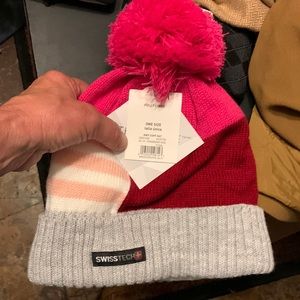 Swiss Tech fully lined knit cuff hat.